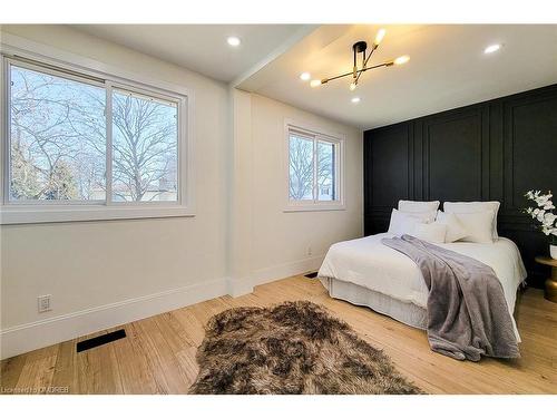 602 Jennifer Crescent, Burlington, ON - Indoor Photo Showing Bedroom