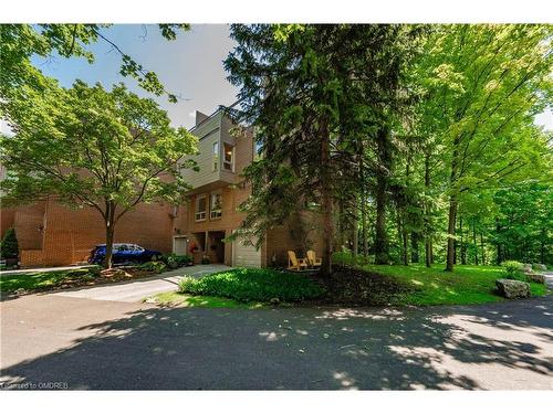 1-1250 Marlborough Court, Oakville, ON - Outdoor