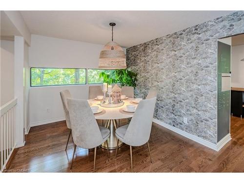 1-1250 Marlborough Court, Oakville, ON - Indoor Photo Showing Dining Room