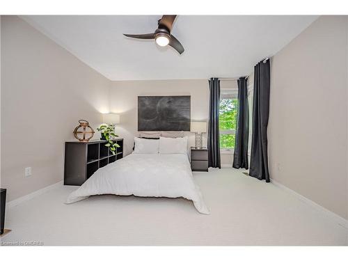 1-1250 Marlborough Court, Oakville, ON - Indoor Photo Showing Bedroom