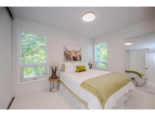 1-1250 Marlborough Court, Oakville, ON - Indoor Photo Showing Bedroom