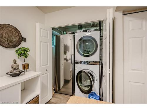 1-1250 Marlborough Court, Oakville, ON - Indoor Photo Showing Laundry Room