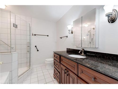 305-5194 Lakeshore Road, Burlington, ON - Indoor Photo Showing Bathroom