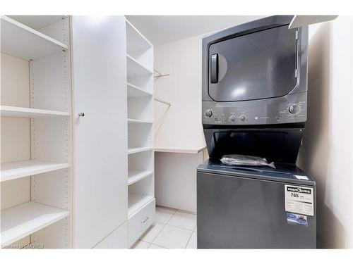 305-5194 Lakeshore Road, Burlington, ON - Indoor Photo Showing Laundry Room