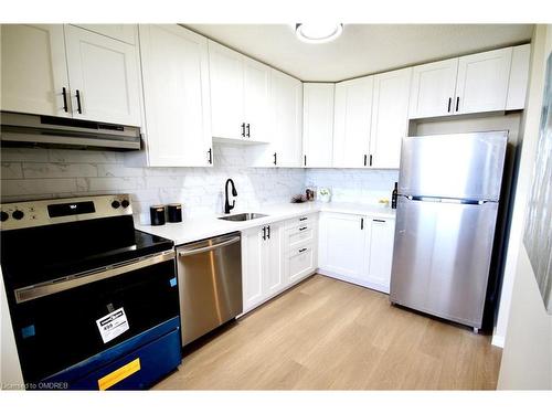 901-81 Millside Drive, Milton, ON - Indoor Photo Showing Kitchen With Stainless Steel Kitchen