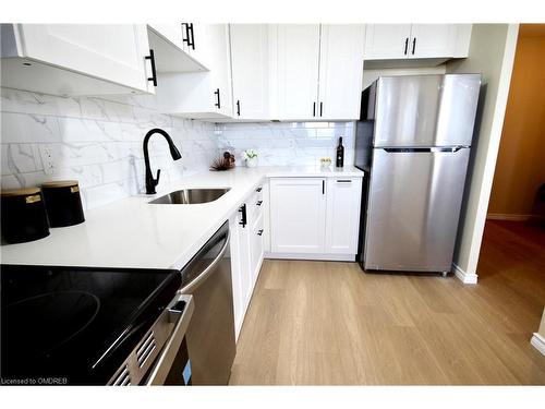 901-81 Millside Drive, Milton, ON - Indoor Photo Showing Kitchen With Stainless Steel Kitchen With Upgraded Kitchen