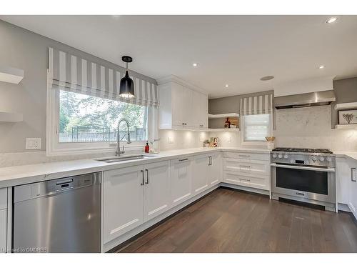 50 Burnet Street, Oakville, ON - Indoor Photo Showing Kitchen With Upgraded Kitchen