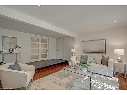 50 Burnet Street, Oakville, ON - Indoor Photo Showing Living Room