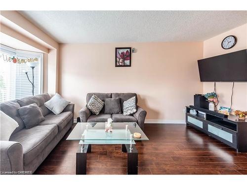 7-1540 Upper Gage Avenue, Hamilton, ON - Indoor Photo Showing Living Room