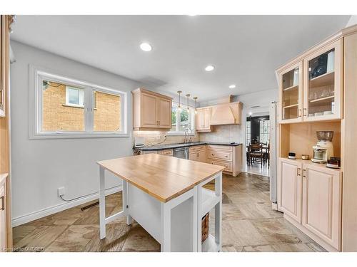 424 Targa Road, Mississauga, ON - Indoor Photo Showing Kitchen