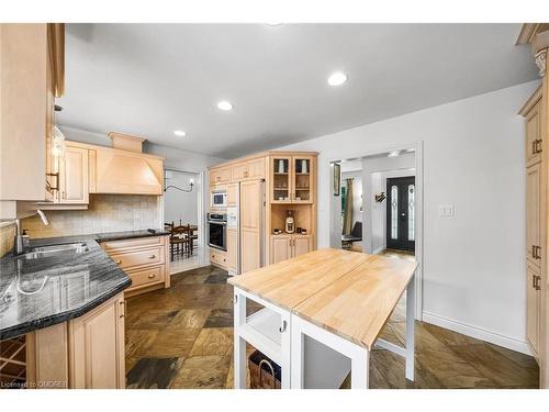 424 Targa Road, Mississauga, ON - Indoor Photo Showing Kitchen With Double Sink