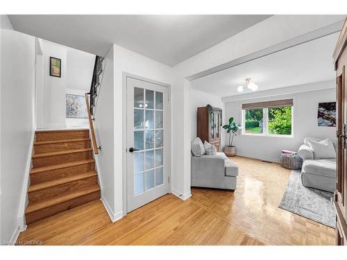 424 Targa Road, Mississauga, ON - Indoor Photo Showing Living Room