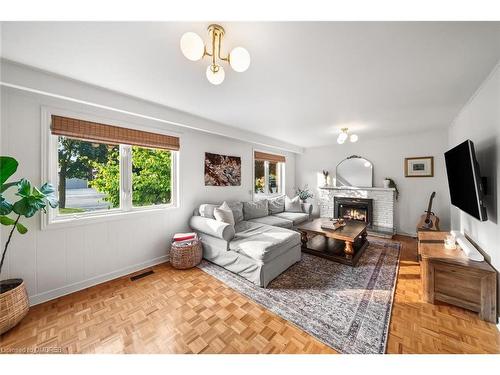 424 Targa Road, Mississauga, ON - Indoor Photo Showing Living Room With Fireplace