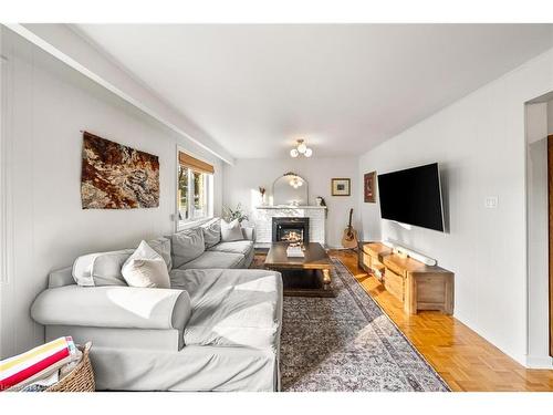 424 Targa Road, Mississauga, ON - Indoor Photo Showing Living Room With Fireplace