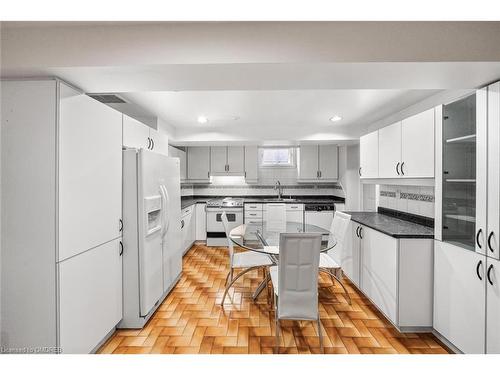 424 Targa Road, Mississauga, ON - Indoor Photo Showing Kitchen