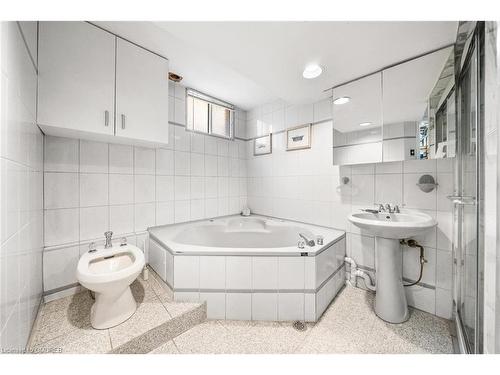 424 Targa Road, Mississauga, ON - Indoor Photo Showing Bathroom