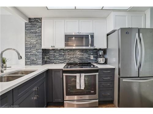 309-415 Locust Street, Burlington, ON - Indoor Photo Showing Kitchen With Stainless Steel Kitchen With Double Sink With Upgraded Kitchen