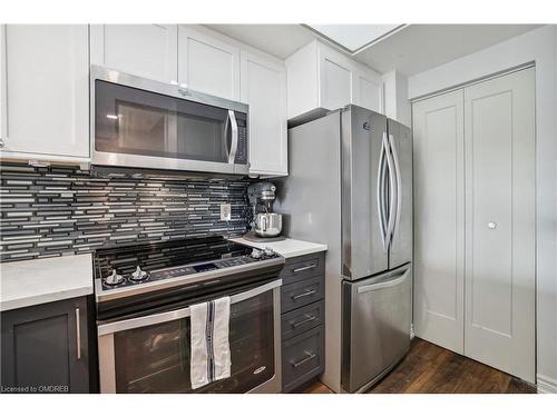 309-415 Locust Street, Burlington, ON - Indoor Photo Showing Kitchen With Stainless Steel Kitchen With Upgraded Kitchen