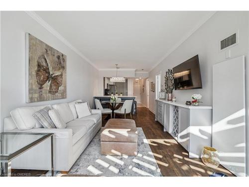 309-415 Locust Street, Burlington, ON - Indoor Photo Showing Living Room