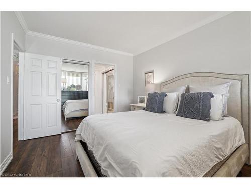 309-415 Locust Street, Burlington, ON - Indoor Photo Showing Bedroom