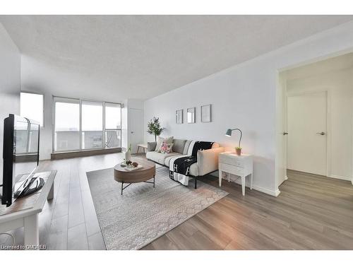 1706-375 King Street N, Waterloo, ON - Indoor Photo Showing Living Room