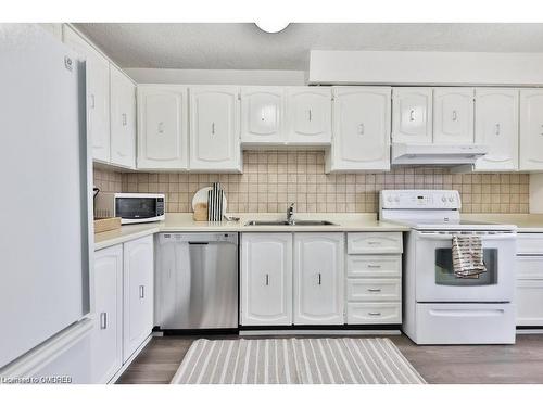 1706-375 King Street N, Waterloo, ON - Indoor Photo Showing Kitchen With Double Sink