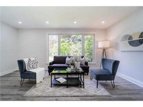 2682 Truscott Drive, Mississauga, ON - Indoor Photo Showing Living Room