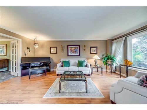 566 Blenheim Crescent, Oakville, ON - Indoor Photo Showing Living Room