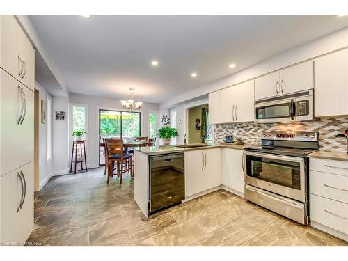 566 Blenheim Crescent, Oakville, ON - Indoor Photo Showing Kitchen With Upgraded Kitchen