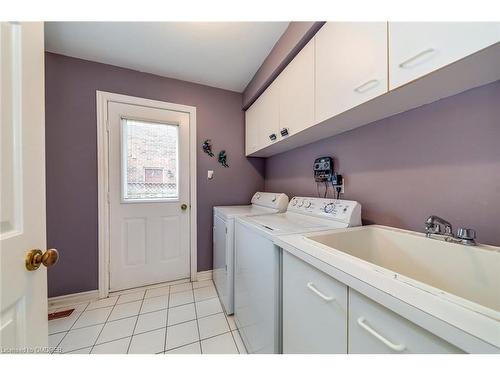 566 Blenheim Crescent, Oakville, ON - Indoor Photo Showing Laundry Room