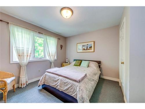 566 Blenheim Crescent, Oakville, ON - Indoor Photo Showing Bedroom