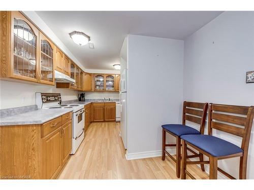 566 Blenheim Crescent, Oakville, ON - Indoor Photo Showing Kitchen With Double Sink