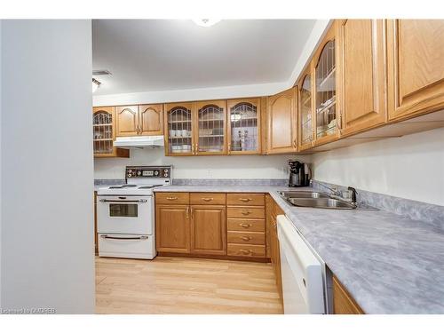 566 Blenheim Crescent, Oakville, ON - Indoor Photo Showing Kitchen With Double Sink