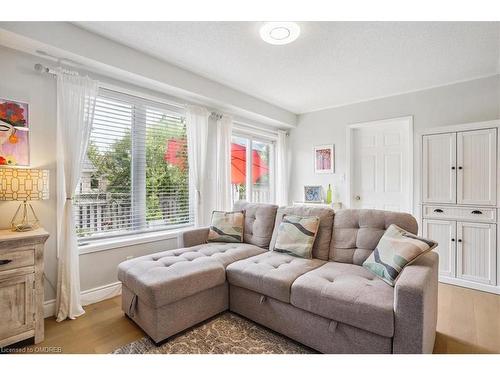 2403 Emerson Drive, Burlington, ON - Indoor Photo Showing Living Room