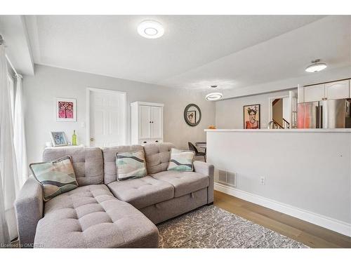 2403 Emerson Drive, Burlington, ON - Indoor Photo Showing Living Room