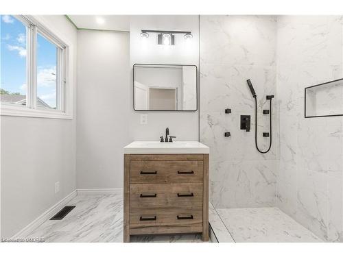 116 Arthur Street, St. Catharines, ON - Indoor Photo Showing Bathroom