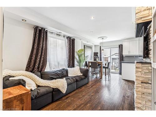 3227 Raindance Crescent, Mississauga, ON - Indoor Photo Showing Living Room