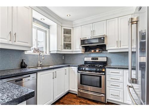 3227 Raindance Crescent, Mississauga, ON - Indoor Photo Showing Kitchen With Stainless Steel Kitchen With Double Sink With Upgraded Kitchen