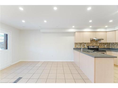 5953 Tenth Line W, Mississauga, ON - Indoor Photo Showing Kitchen