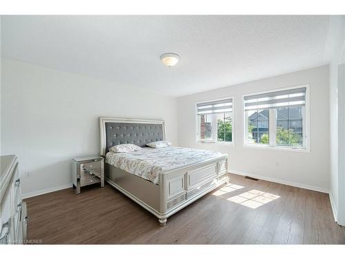 5953 Tenth Line W, Mississauga, ON - Indoor Photo Showing Bedroom