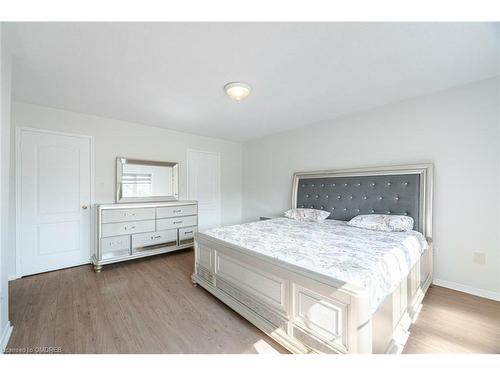 5953 Tenth Line W, Mississauga, ON - Indoor Photo Showing Bedroom