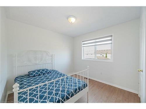 5953 Tenth Line W, Mississauga, ON - Indoor Photo Showing Bedroom