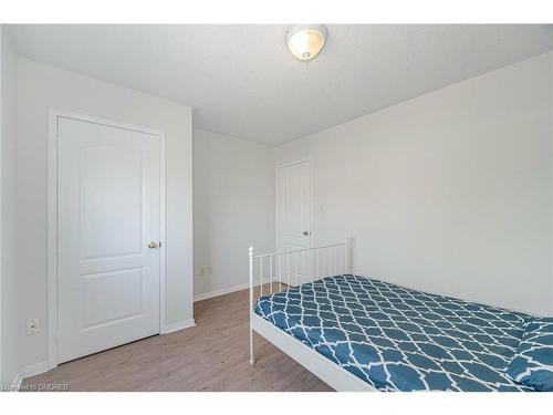 5953 Tenth Line W, Mississauga, ON - Indoor Photo Showing Bedroom