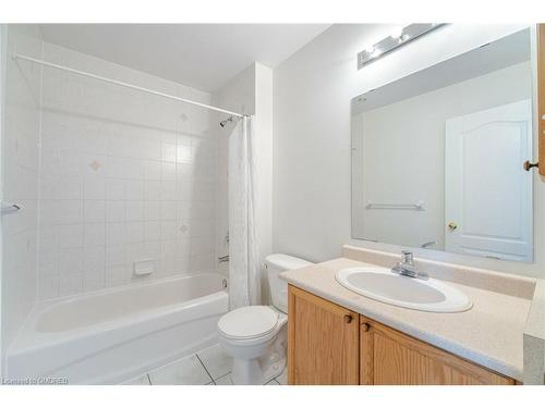 5953 Tenth Line W, Mississauga, ON - Indoor Photo Showing Bathroom