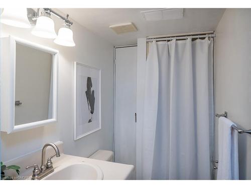 79 Ironstone Drive, Cambridge, ON - Indoor Photo Showing Bathroom