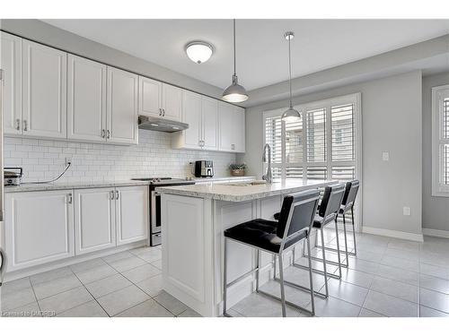 392 Grindstone Trail Trail, Oakville, ON - Indoor Photo Showing Kitchen With Upgraded Kitchen