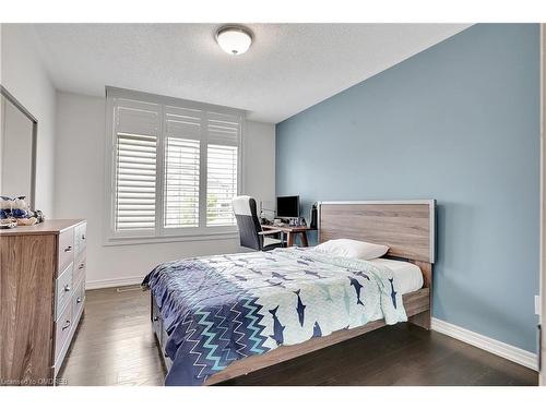 392 Grindstone Trail Trail, Oakville, ON - Indoor Photo Showing Bedroom