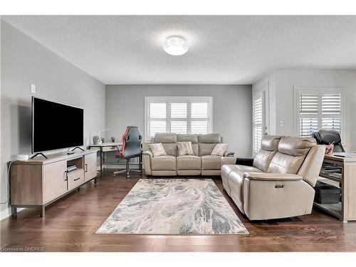 392 Grindstone Trail Trail, Oakville, ON - Indoor Photo Showing Living Room