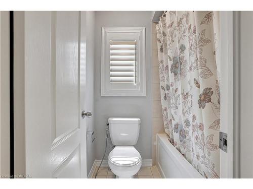 392 Grindstone Trail Trail, Oakville, ON - Indoor Photo Showing Bathroom