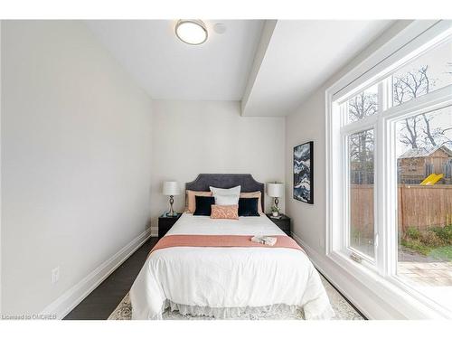 427 Pinegrove Road, Halton, ON - Indoor Photo Showing Bedroom